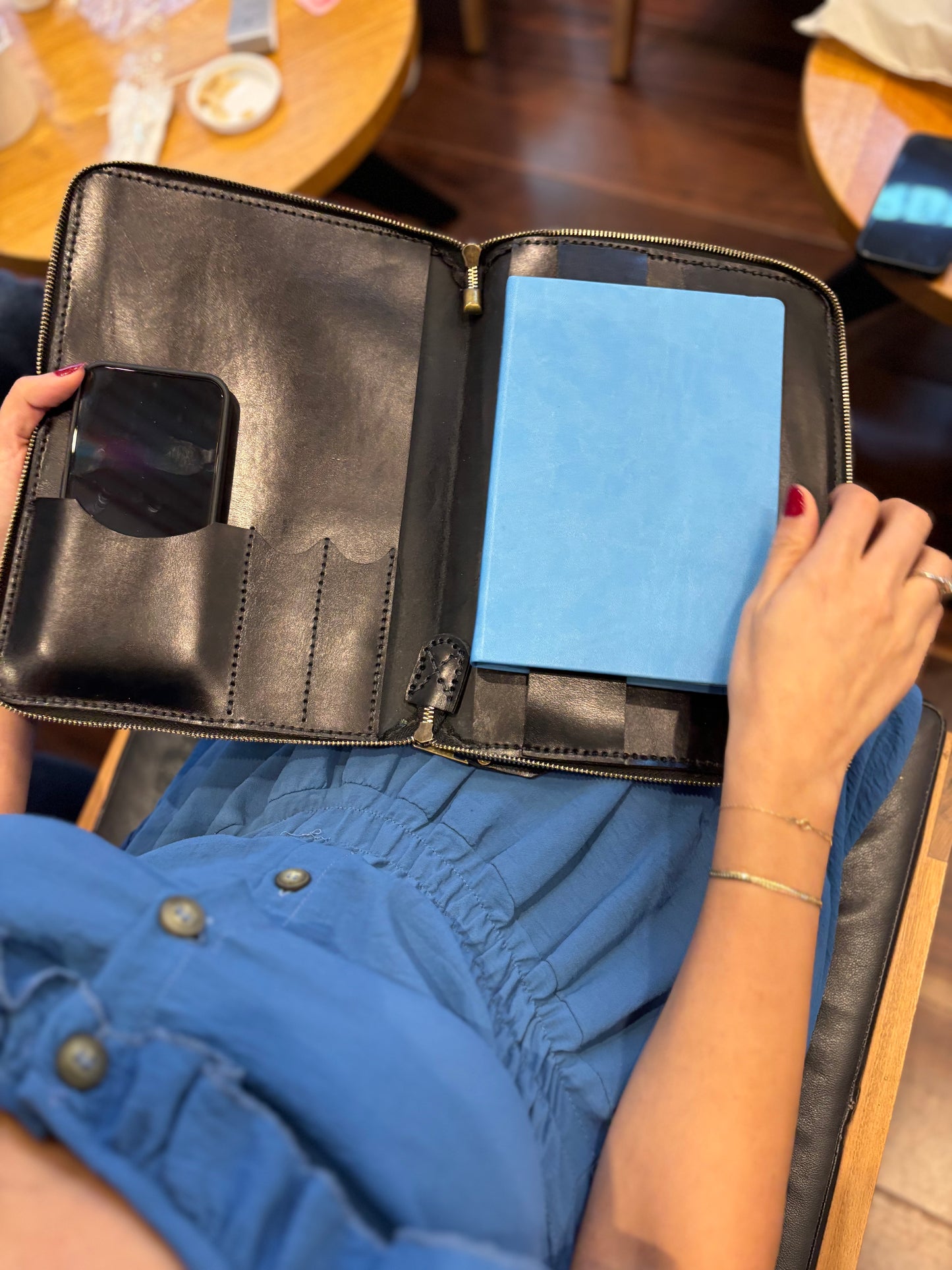 b - The consultant sleeve