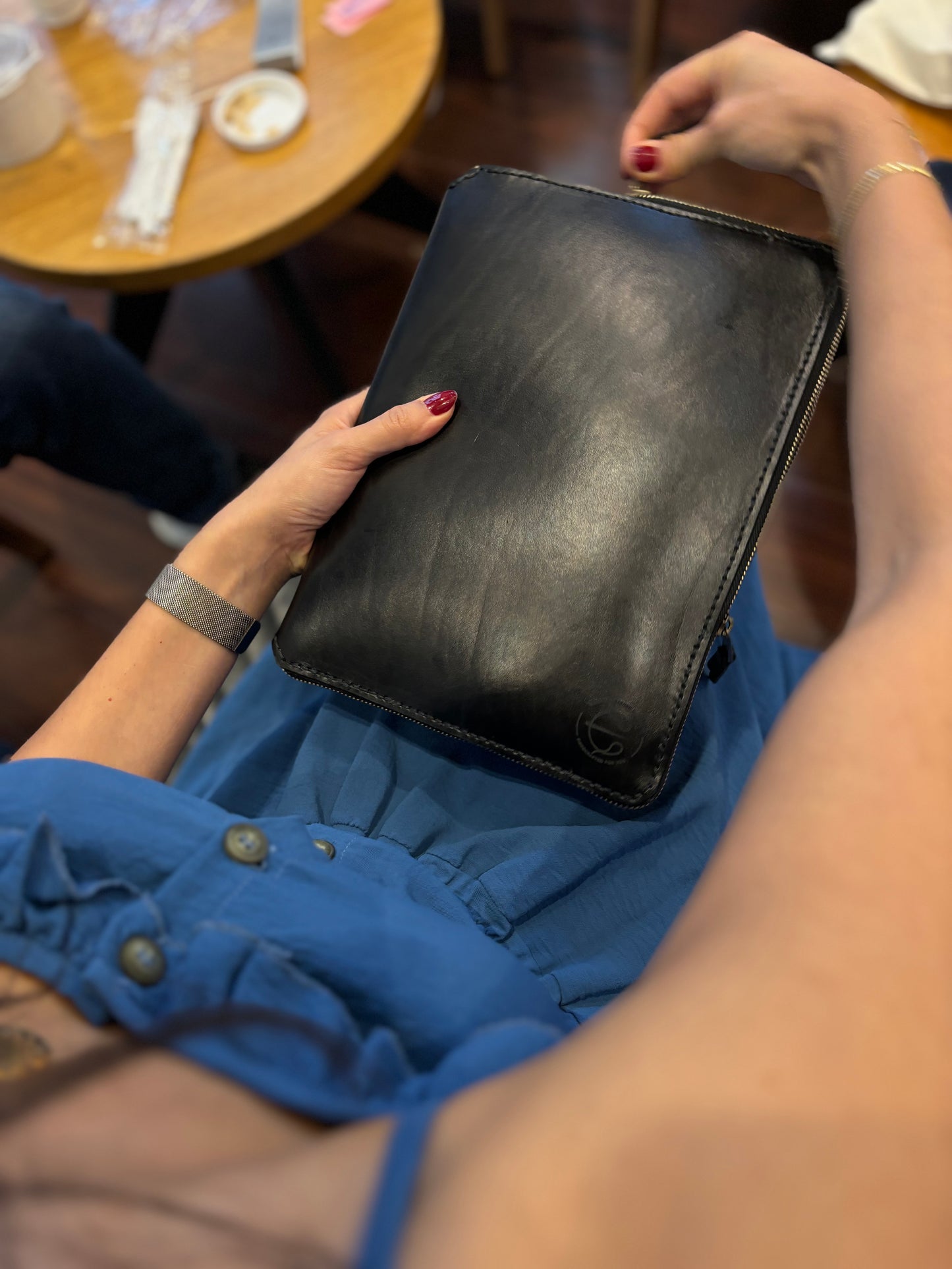 b - The consultant sleeve