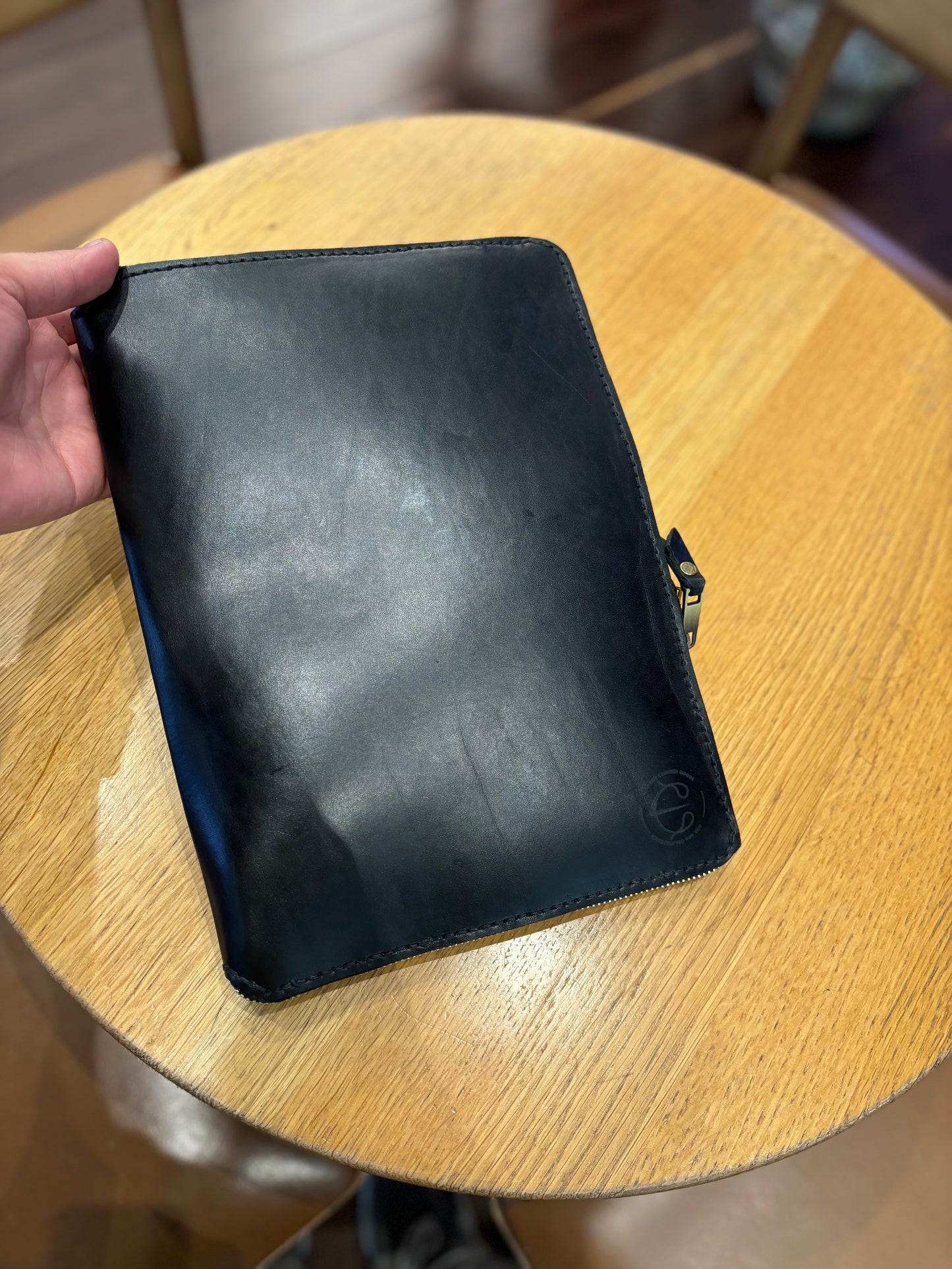 b - The consultant sleeve